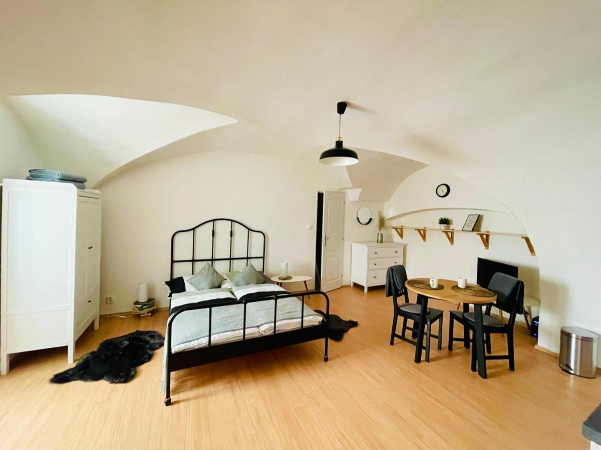 Studio Nicolas II Praha Bagian luar foto